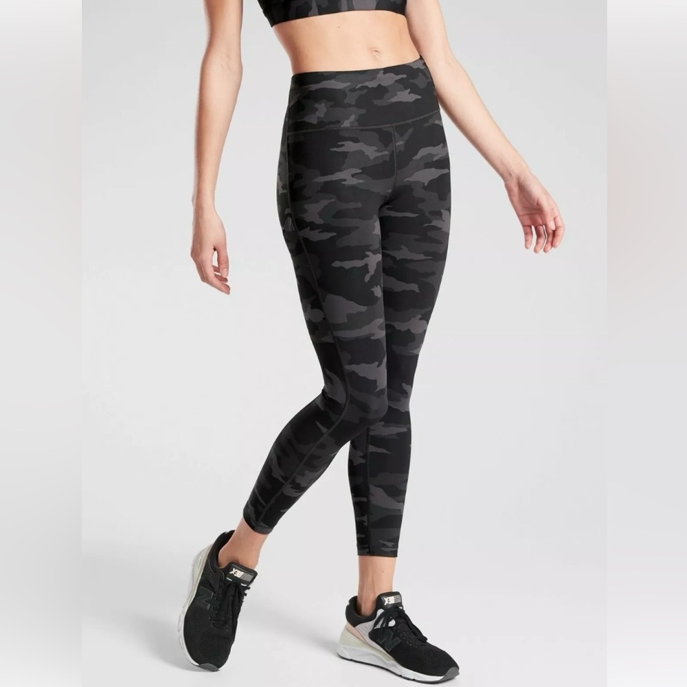 Athleta Ultimate Stash Pocket 7/8 Tight XXS Black camo
